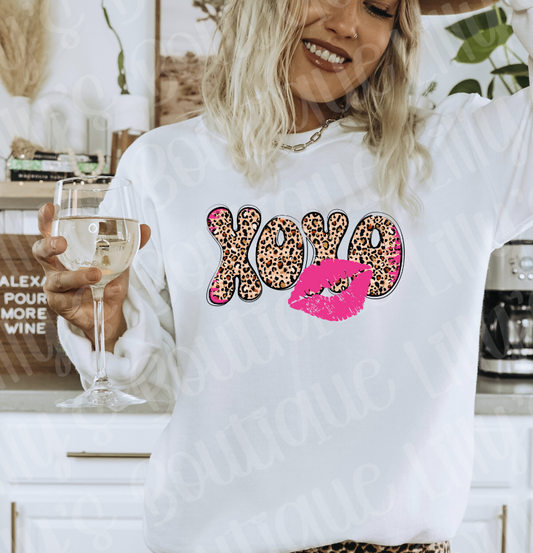 xoxo lips sweatshirt